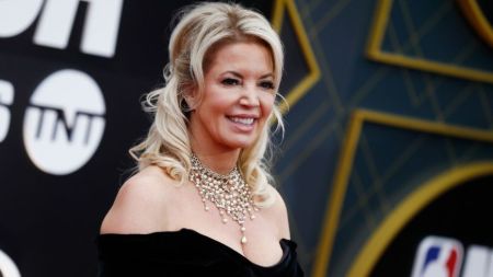 LA Lakers president Jeanie Buss currently holds an incredible net worth of $500 million.